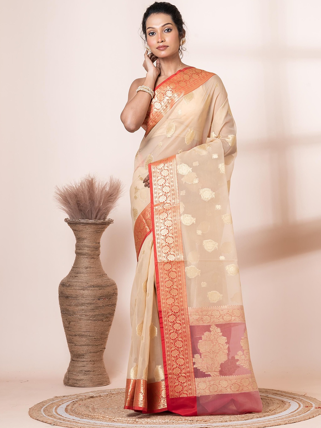 

VIBHAVARI Ethnic Motifs Woven Design Zari Organza Saree, Cream