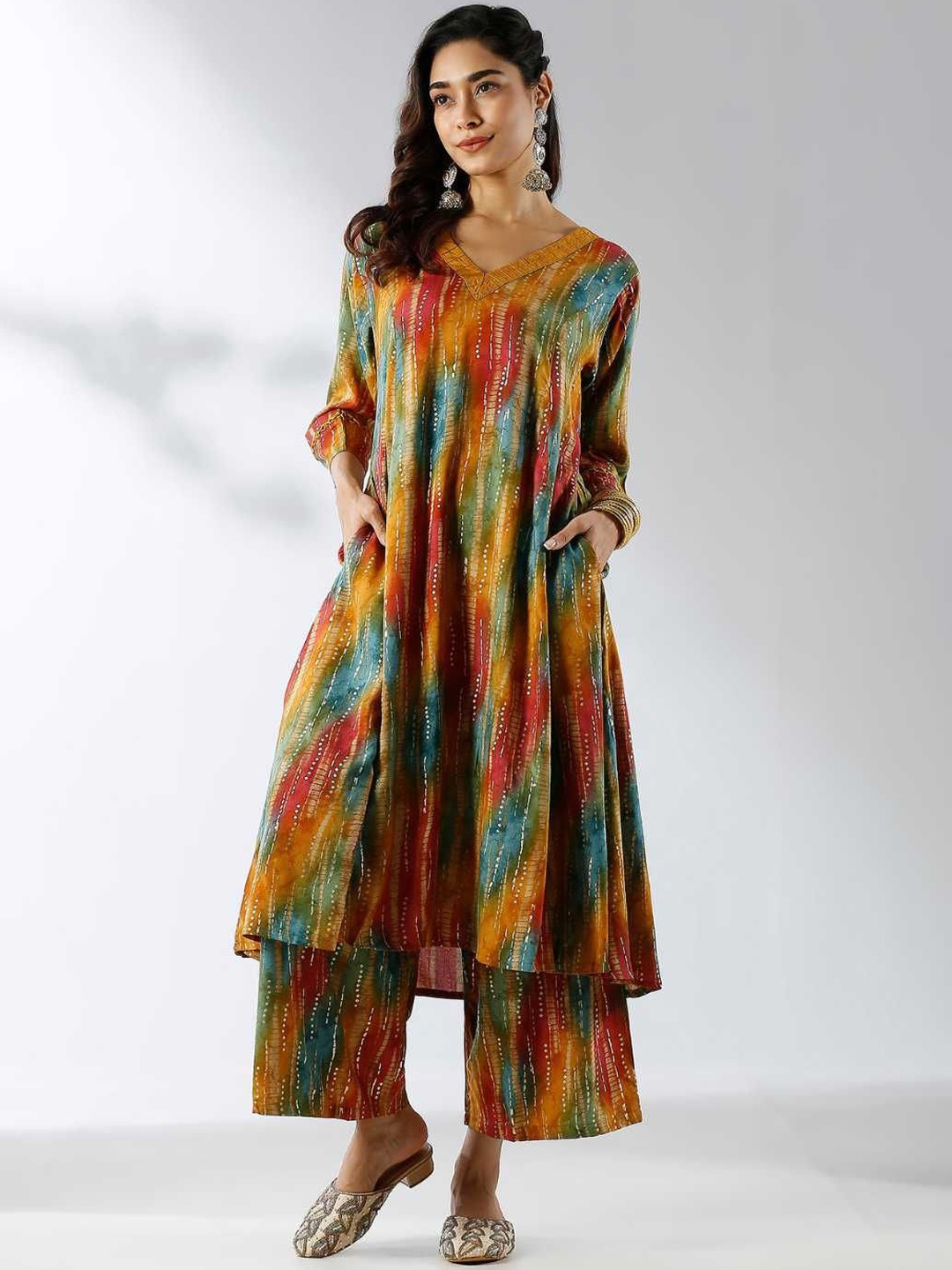 

Label Ishnya Abstract Printed V-Neck Anarkali Kurta With Trousers, Mustard