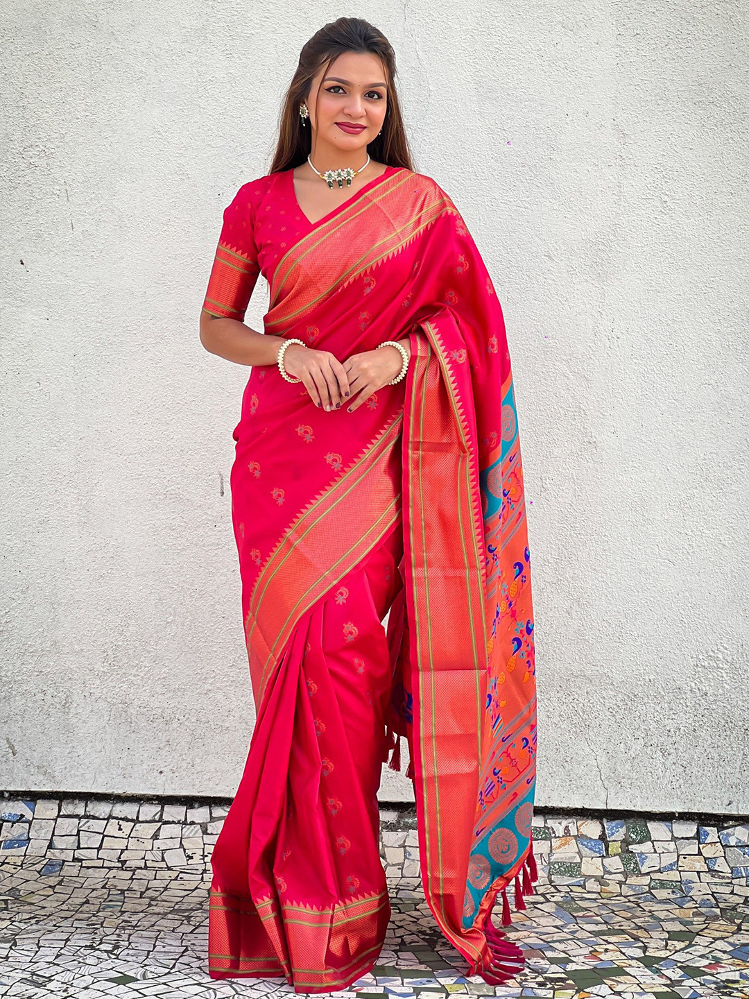 

KSM PRINTS Woven Design Zari Saree, Red