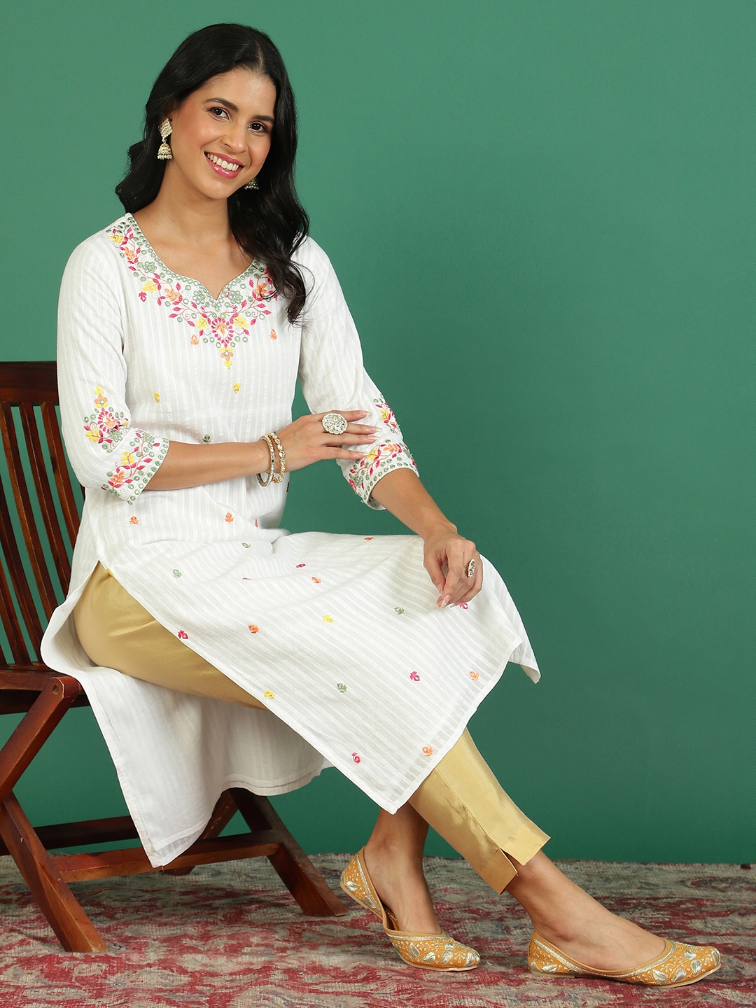 

Sangria White Floral Embroidered Sweetheart Neck Sequinned Pure Cotton Straight Kurta