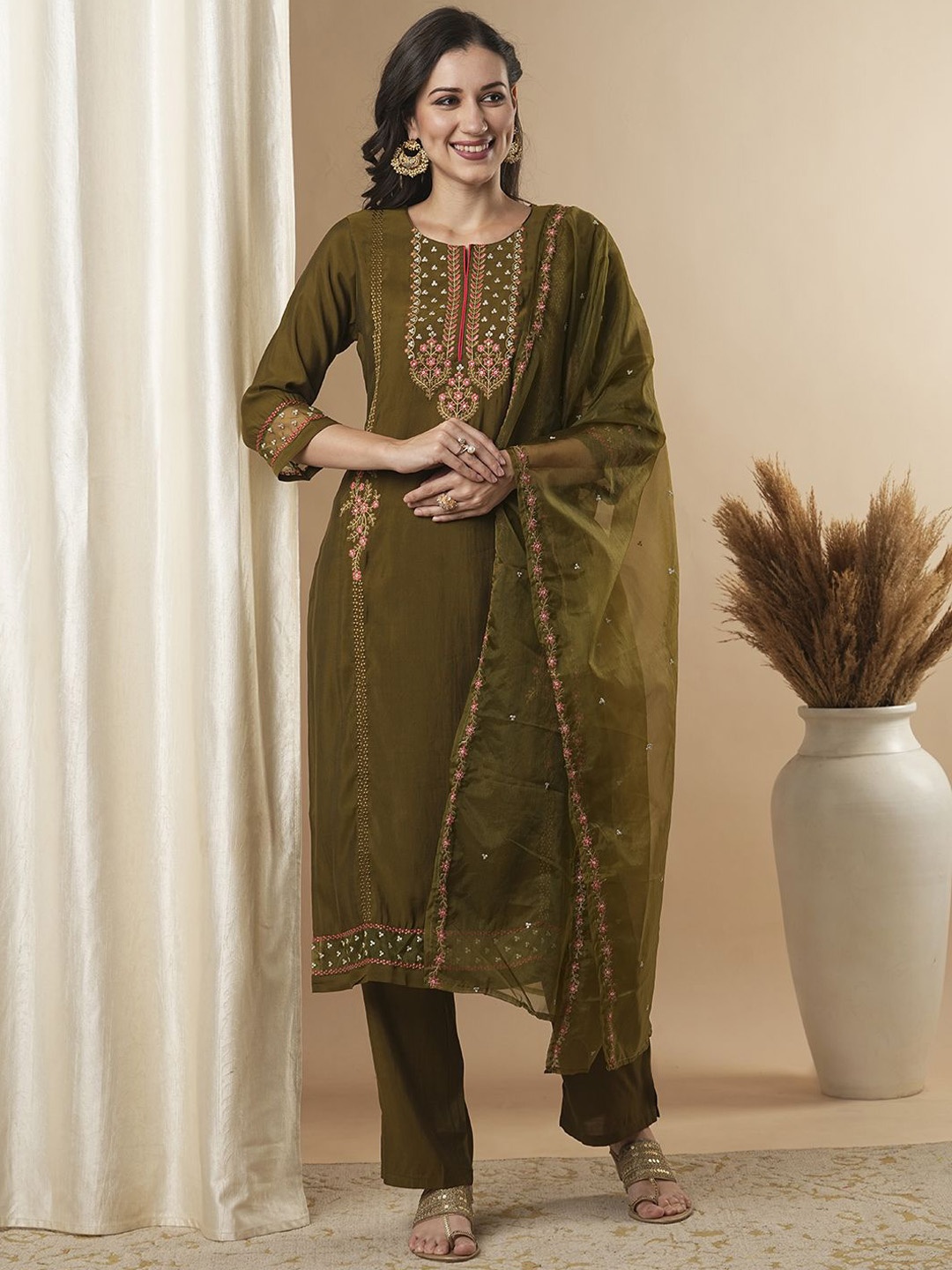 

FASHOR Floral Embroidered Straight Kurta with Trousers & Dupatta, Olive