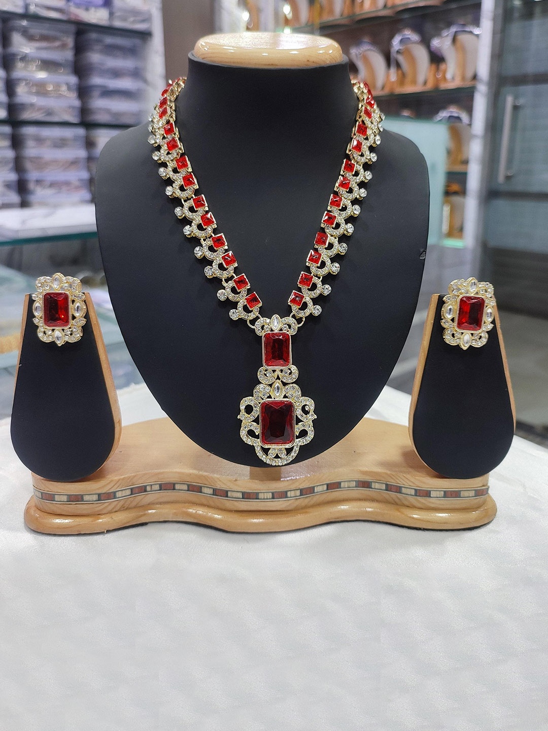 

Gyaan Jewels Gold-Plated Stone-Studded Jewellery Set