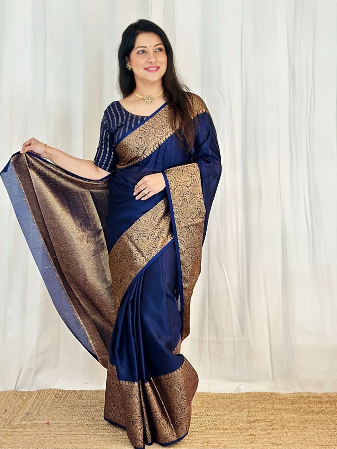 

Wuxi Zari Pure Silk Banarasi Saree, Blue