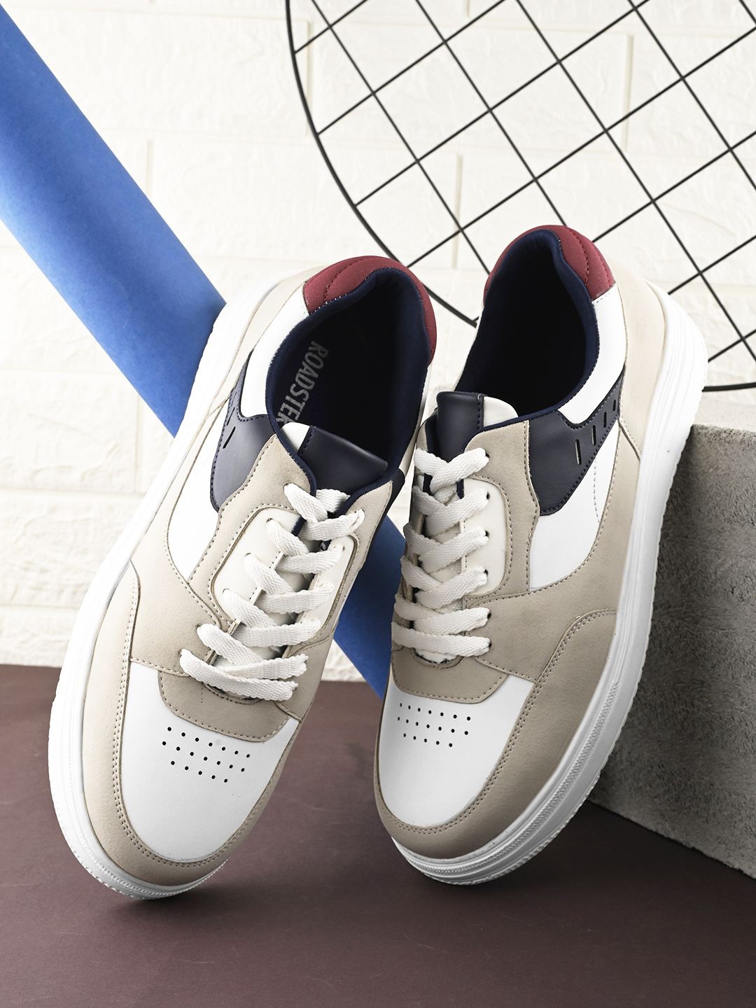 

The Roadster Lifestyle Co Men Comfortable Sneakers, White
