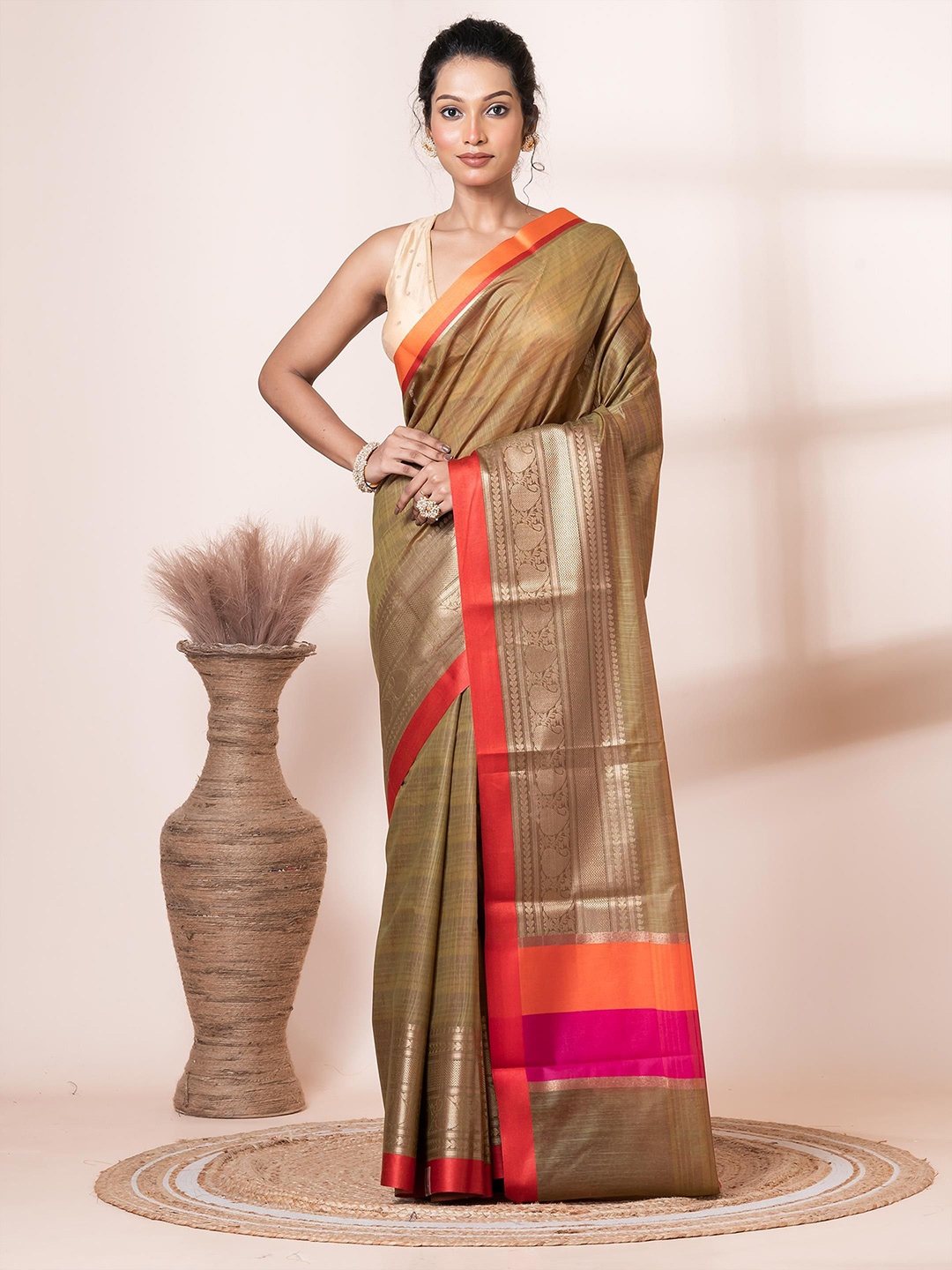 

VIBHAVARI Women Woven Design Zari Saree, Green