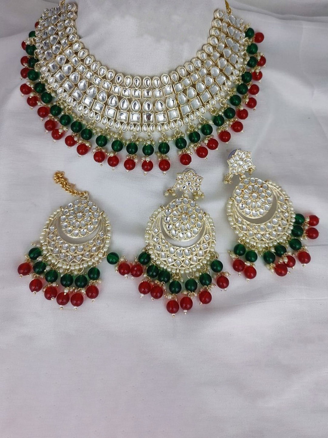 

Gyaan Jewels Gold-Plated Stone Studded & Beaded Jewellery Set