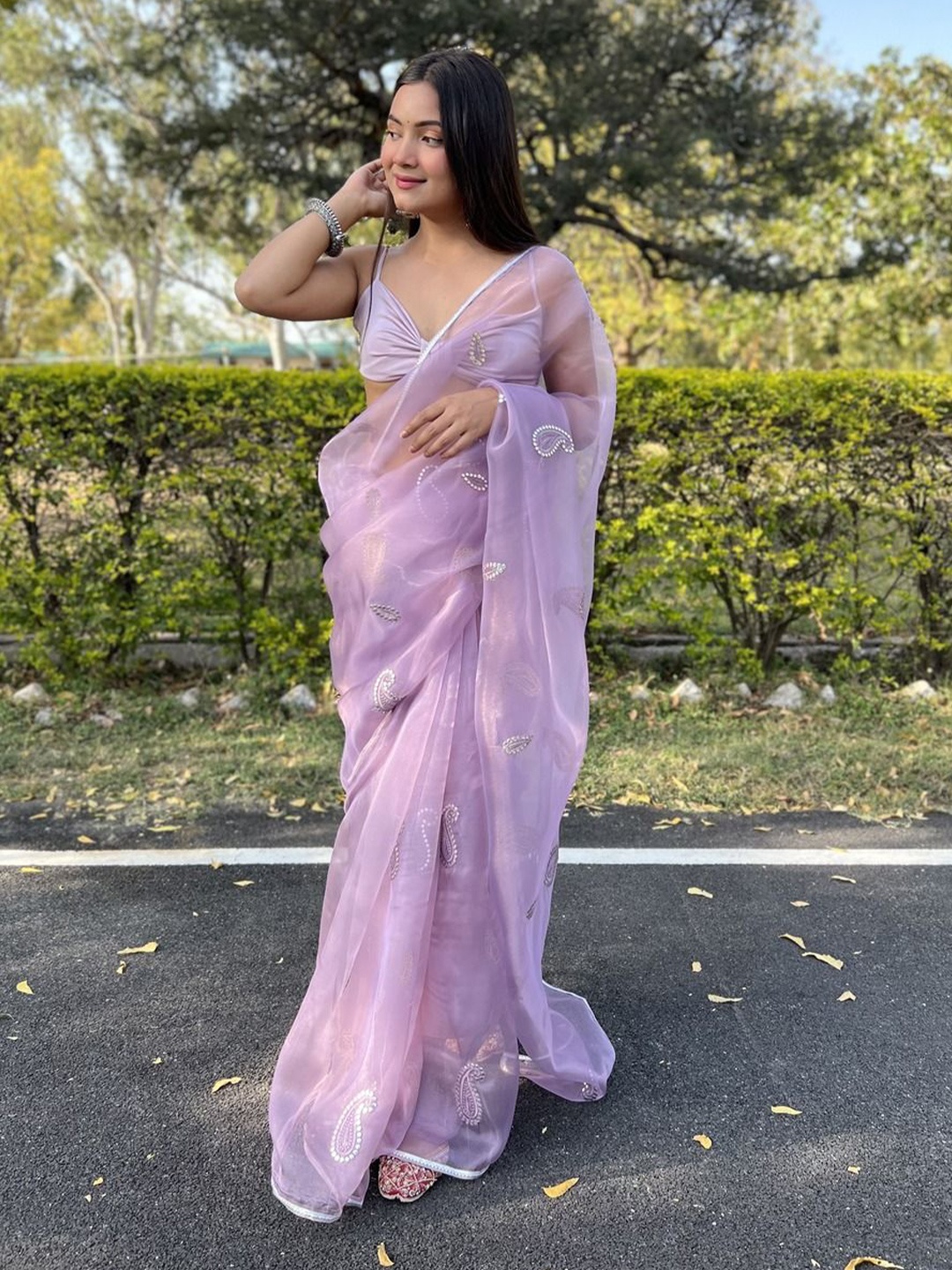 

Anouk Ethnic Motifs Embroidered Organza Saree, Purple
