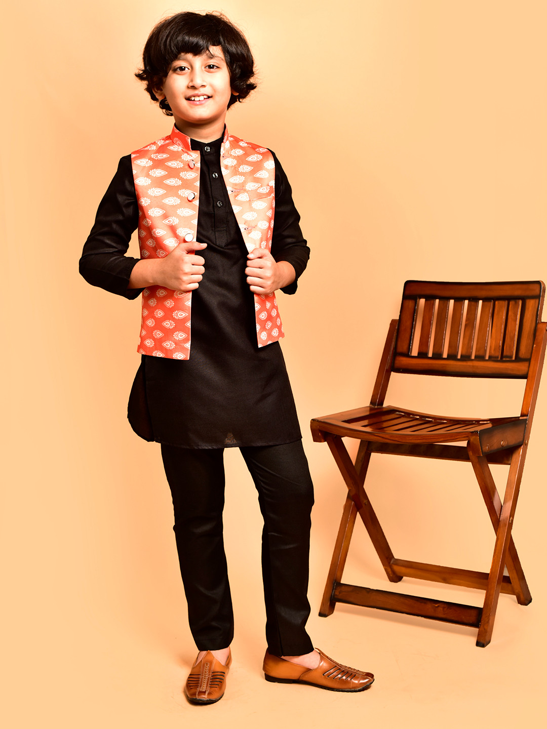

PRINTINDIA Boys Mandarin Collar Straight Kurta With Pyjamas & Nehru Jacket, Black