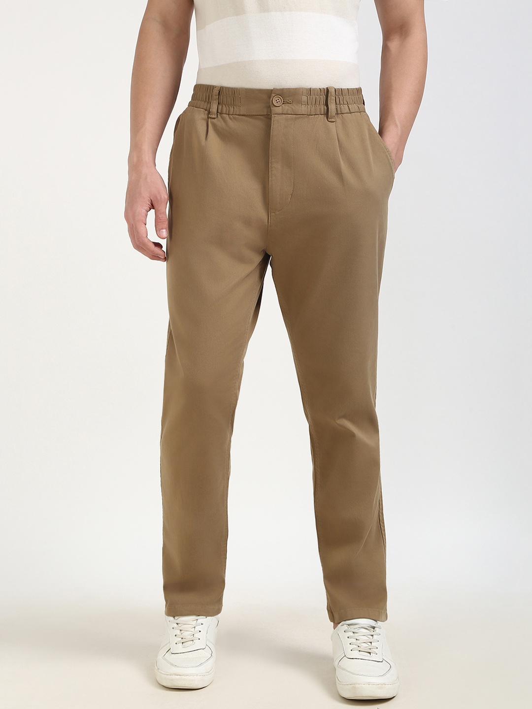 

Tommy Hilfiger Men Regular Fit Mid-Rise Trousers, Brown