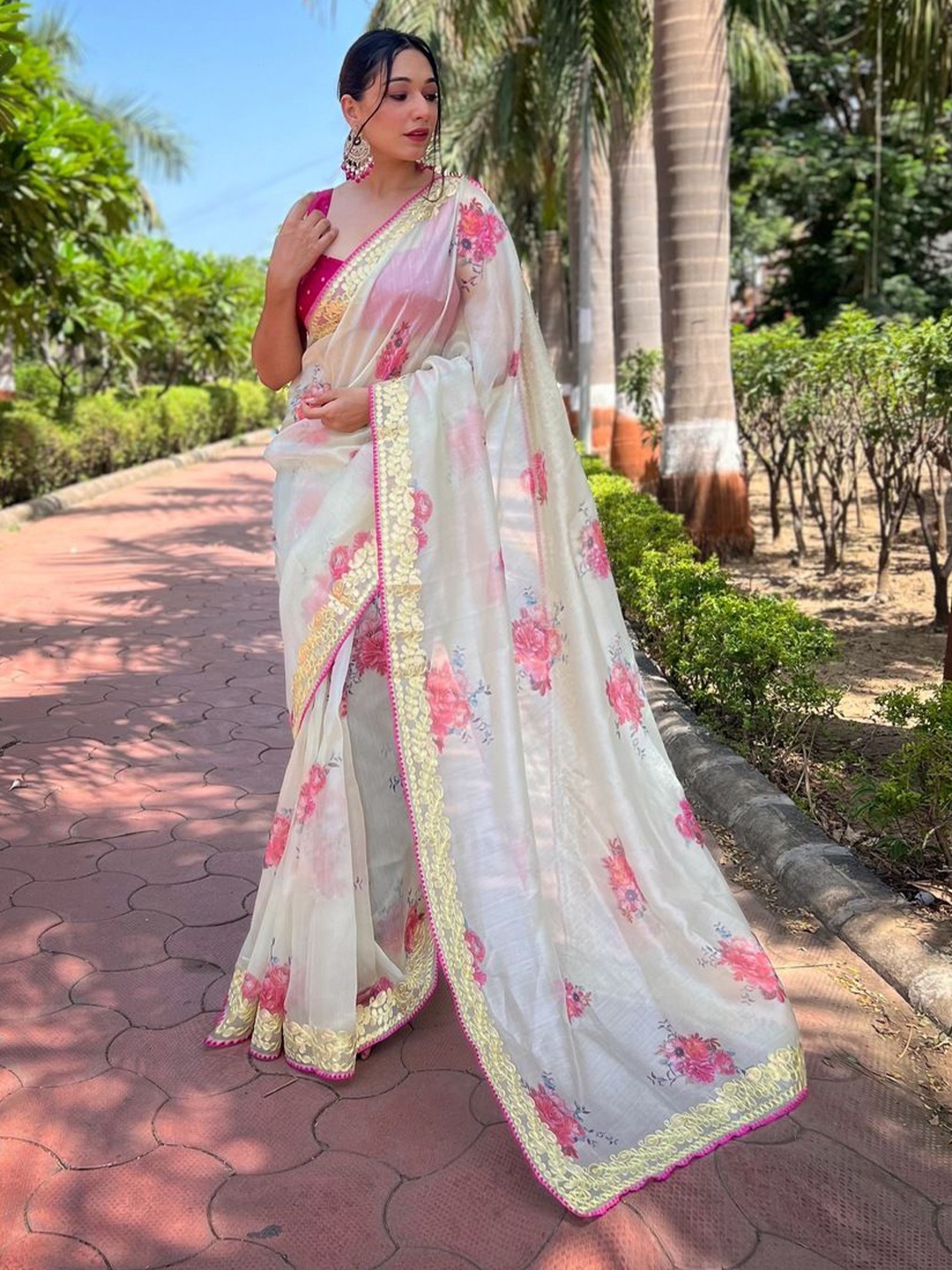 

Anouk Floral Embroidered Organza Saree, Yellow