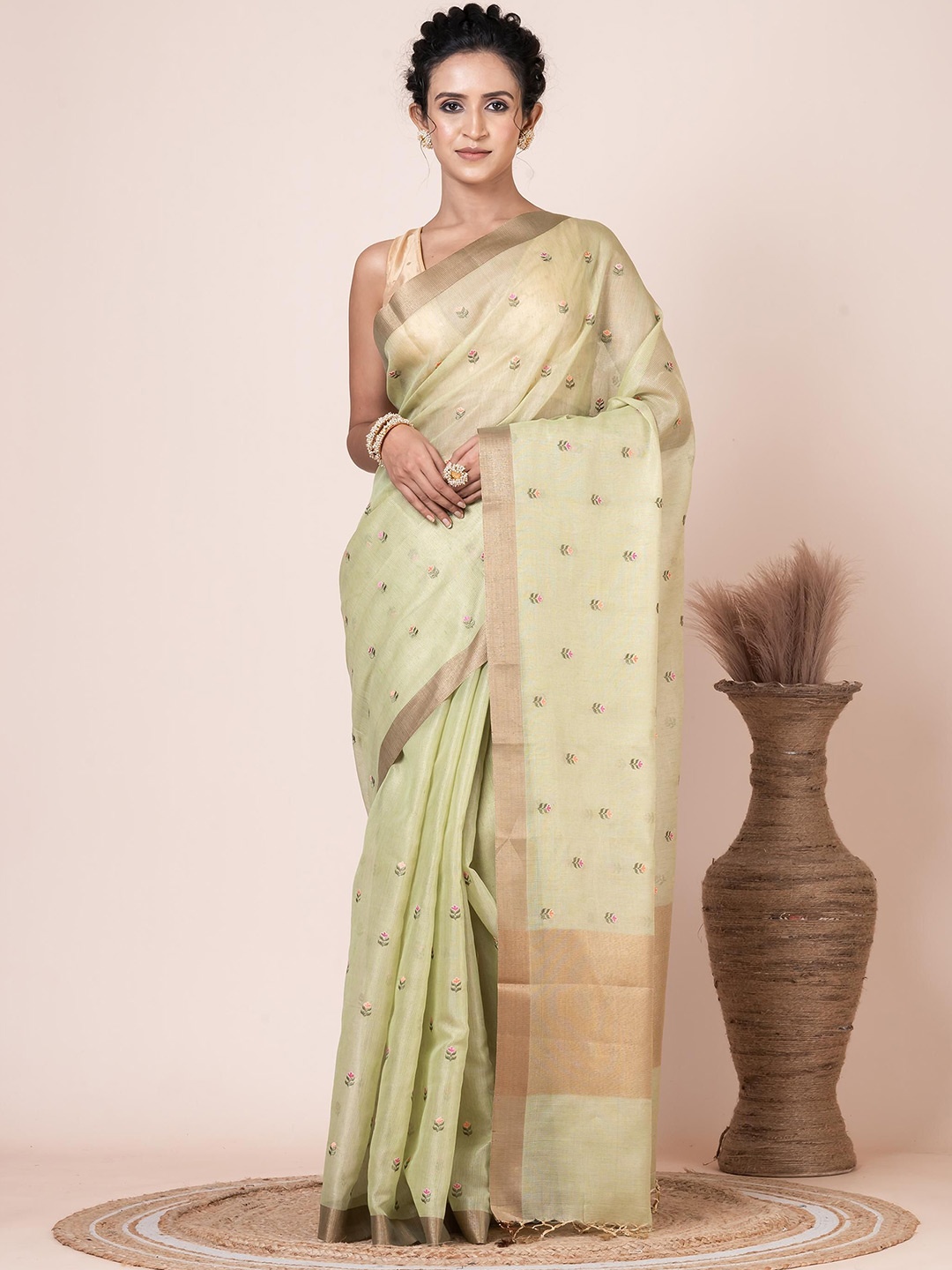 

VIBHAVARI Floral Embroidered Zari Saree, Lime green