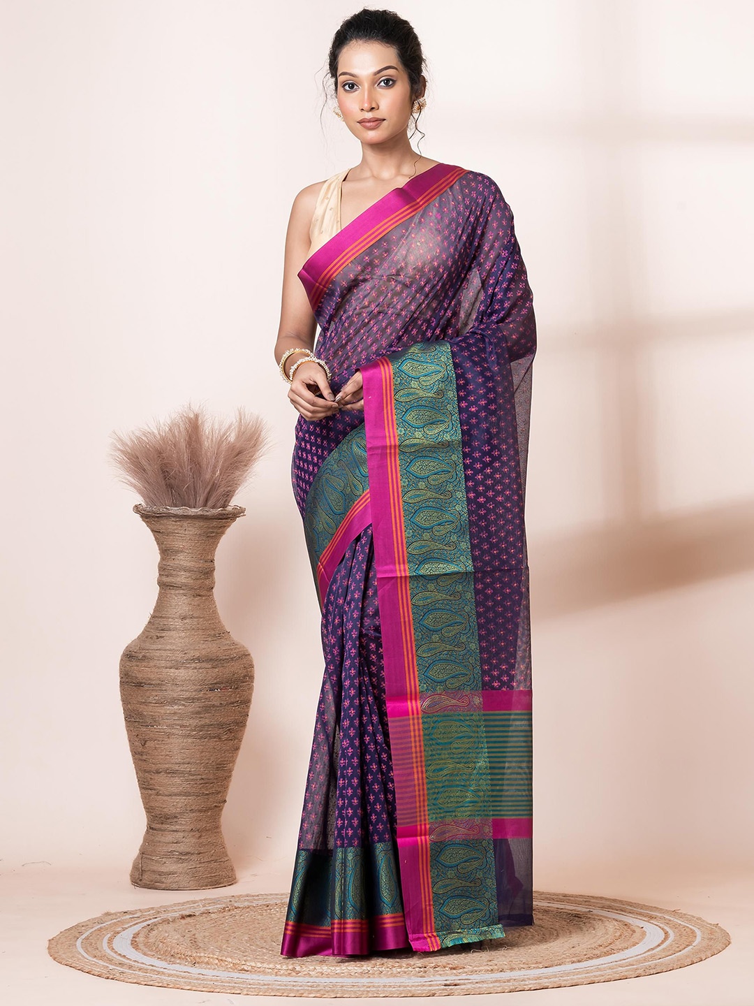 

VIBHAVARI Ethnic Motifs Saree, Purple