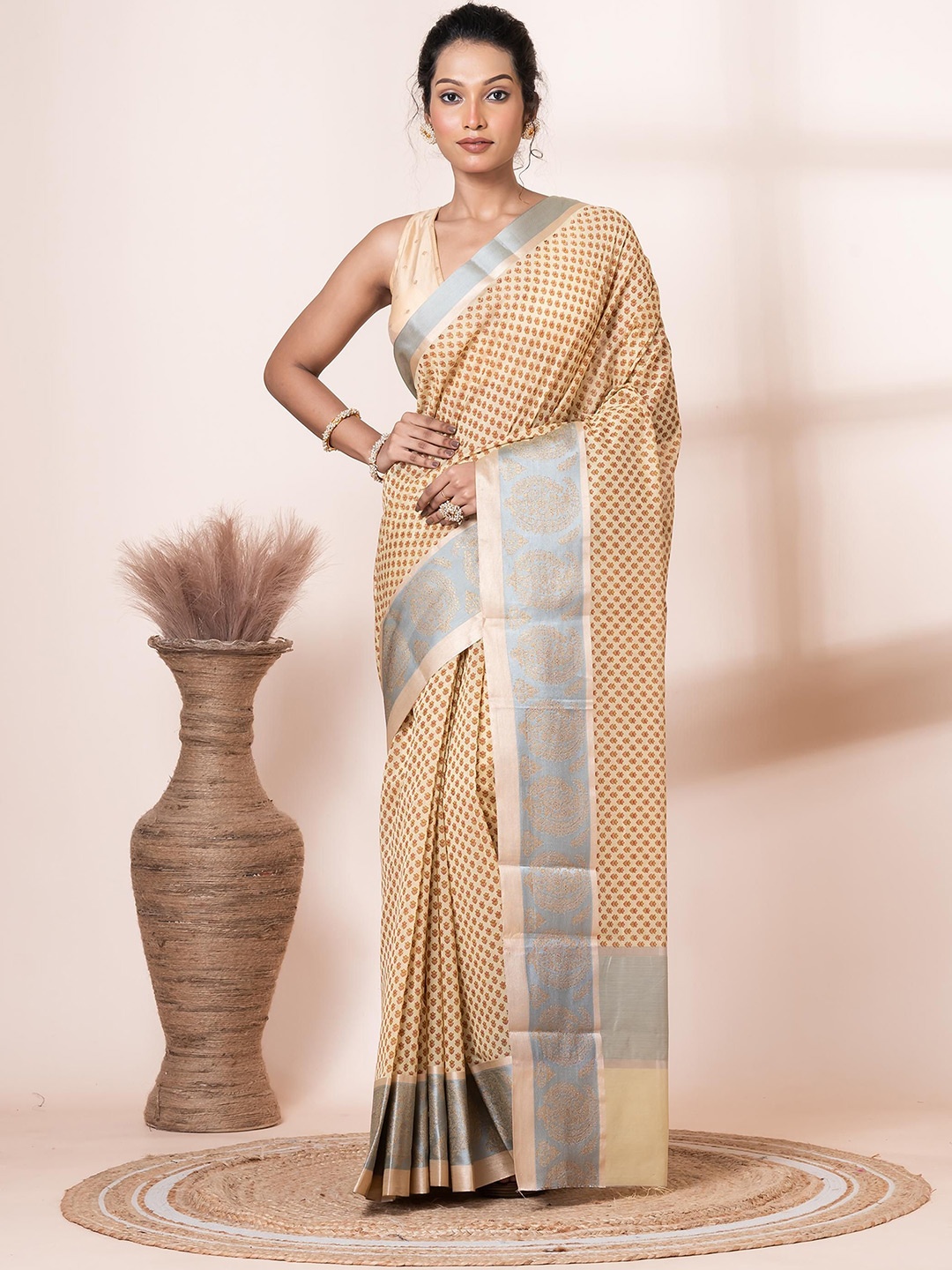 

VIBHAVARI Ethnic Motifs Woven Design Zari Saree, Beige