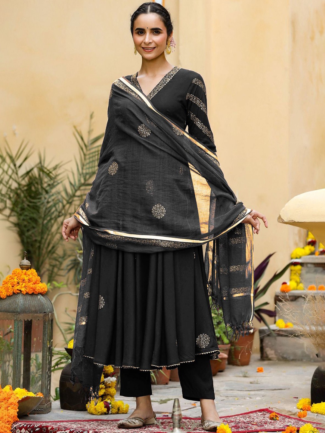 

KALINI Women Floral Printed Regular Kurta with Trousers & With Dupatta, Black