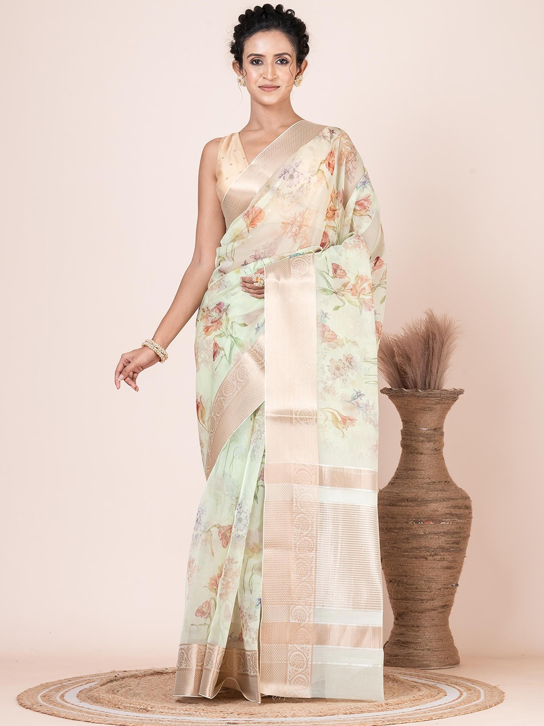 

VIBHAVARI Floral Printed Zari Organza Saree, Lime green