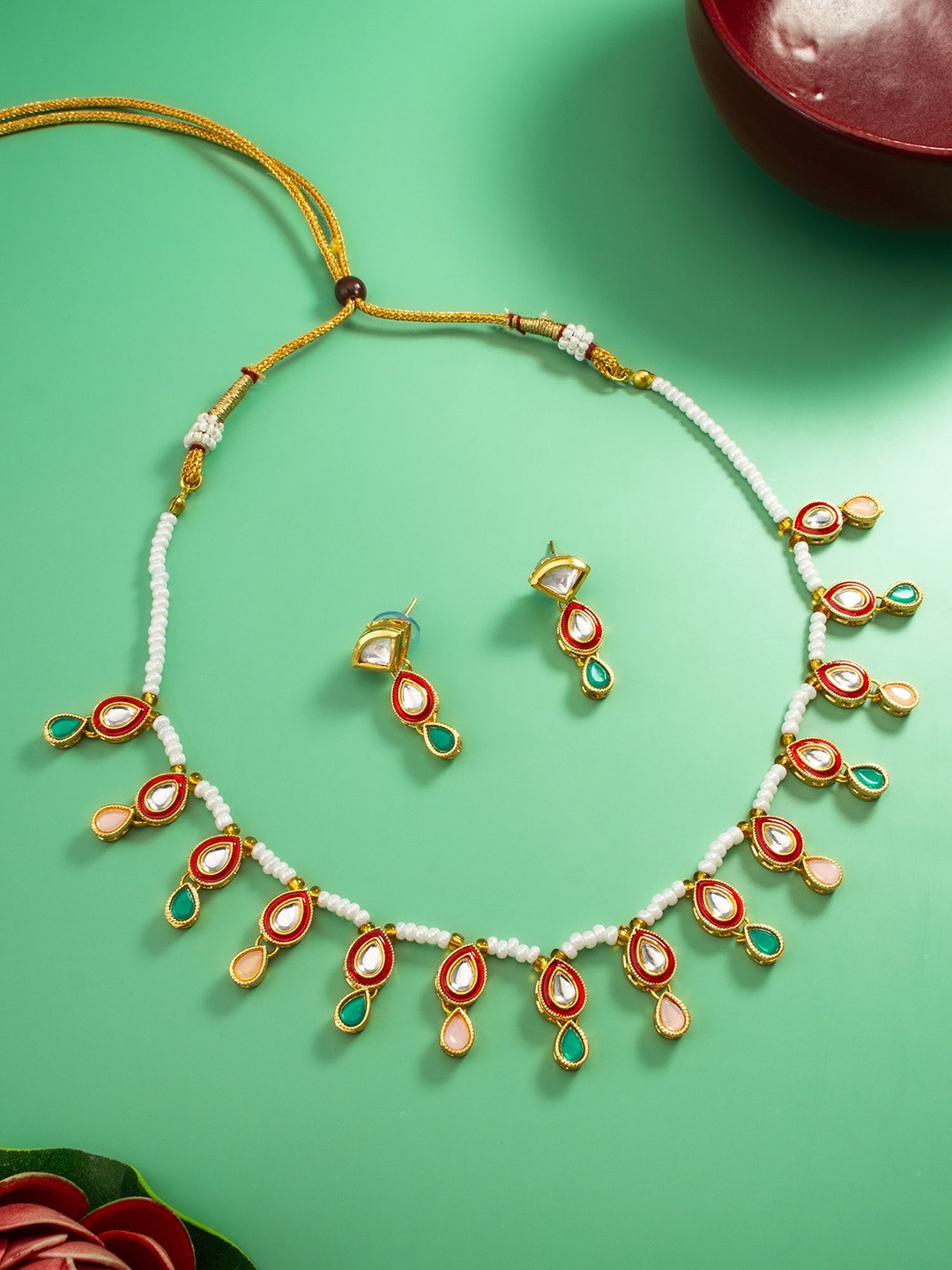 

aadita Gold-Plated Kundan Stone-Studded Jewellery Set