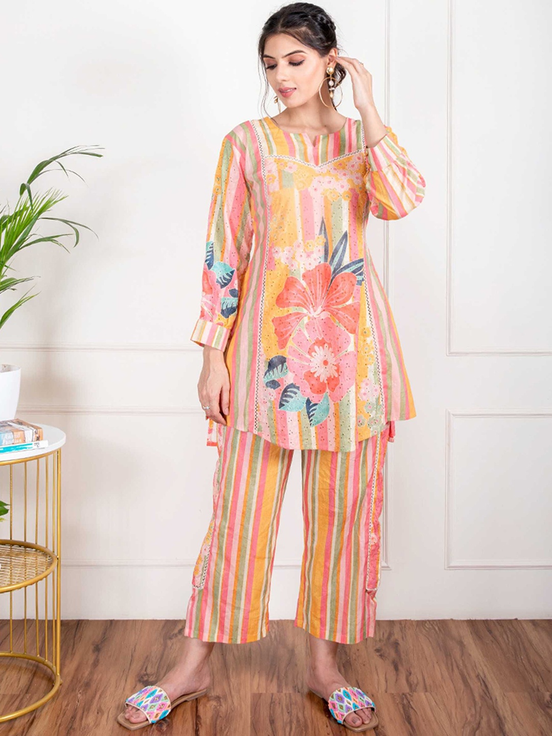 

Label Ishnya Floral Printed Notch Neck Tunic With Trousers, Pink