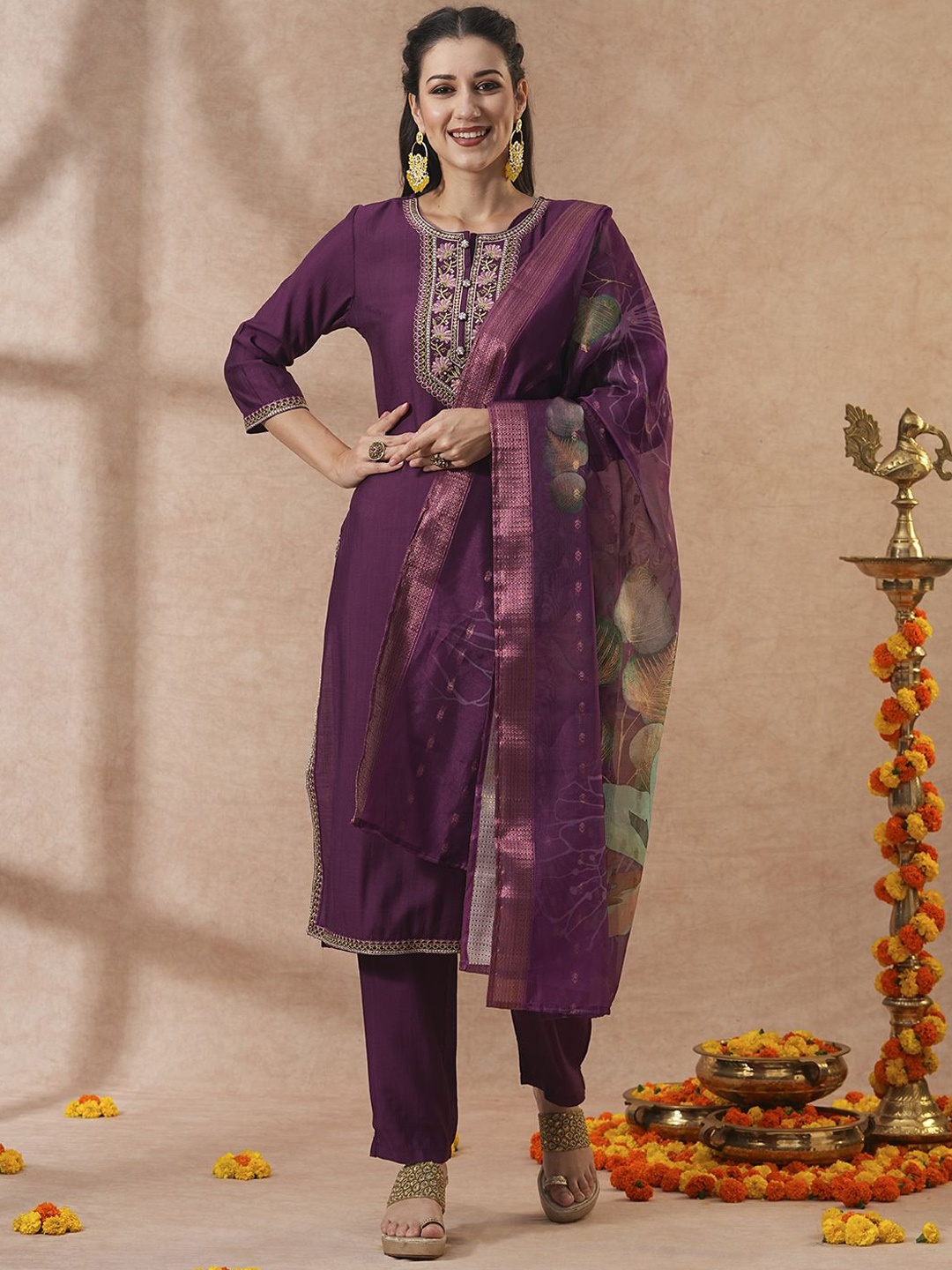 

FASHOR Ethnic Motifs Embroidered Zari Straight Kurta With Trouser & Dupatta, Purple