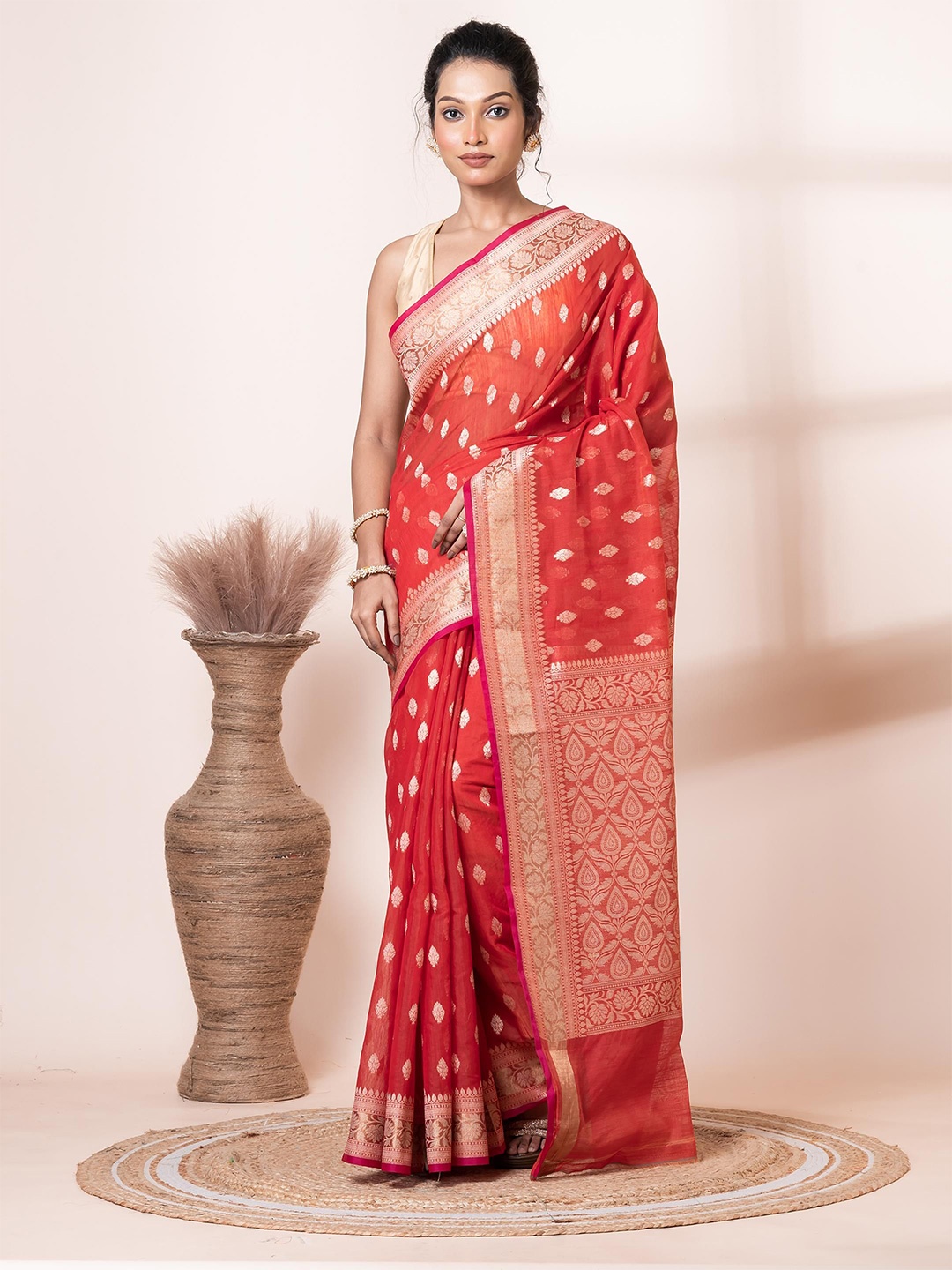 

VIBHAVARI Woven Design Ethnic Motifs Zari Tissue Saree, Red