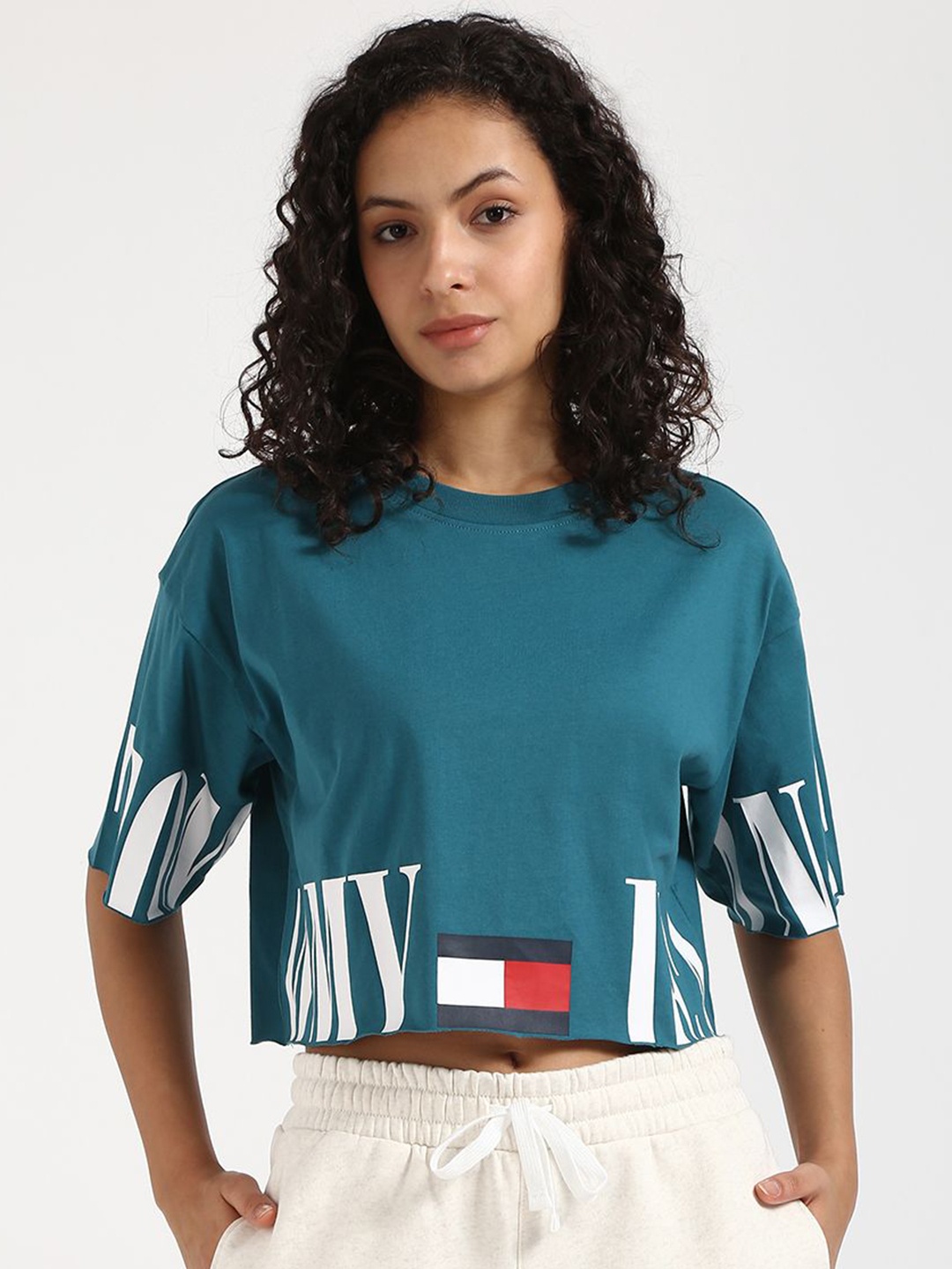 

Tommy Hilfiger Women Extended Sleeves T-shirt, Green
