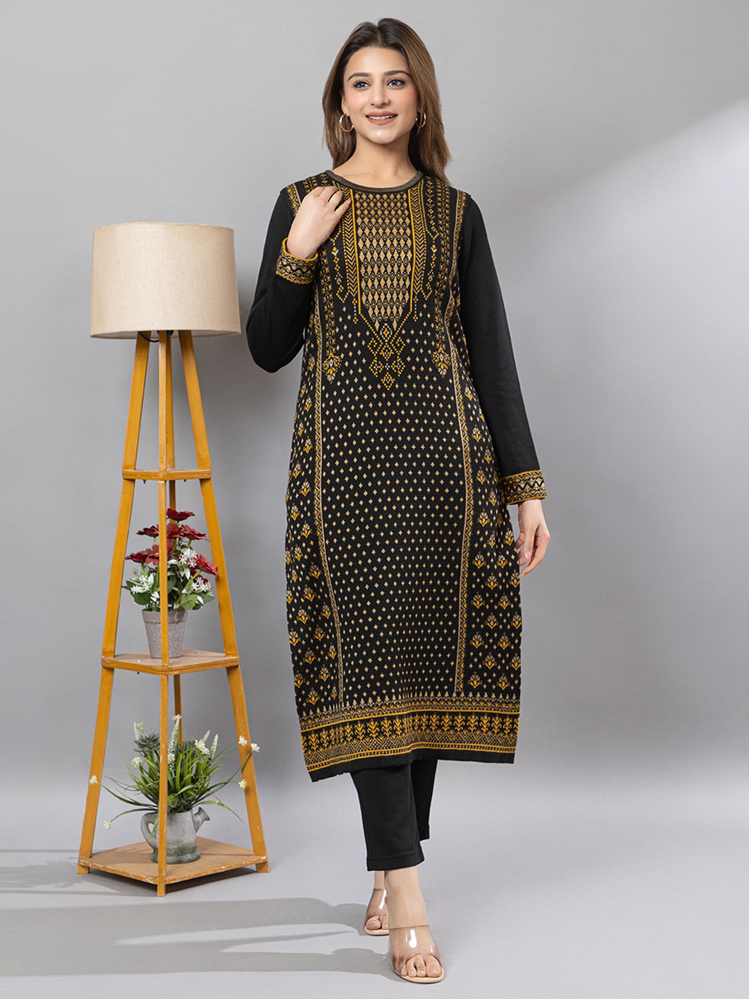 

Anouk Women Floral Printed Mirror Work Jacquard Kurta, Black