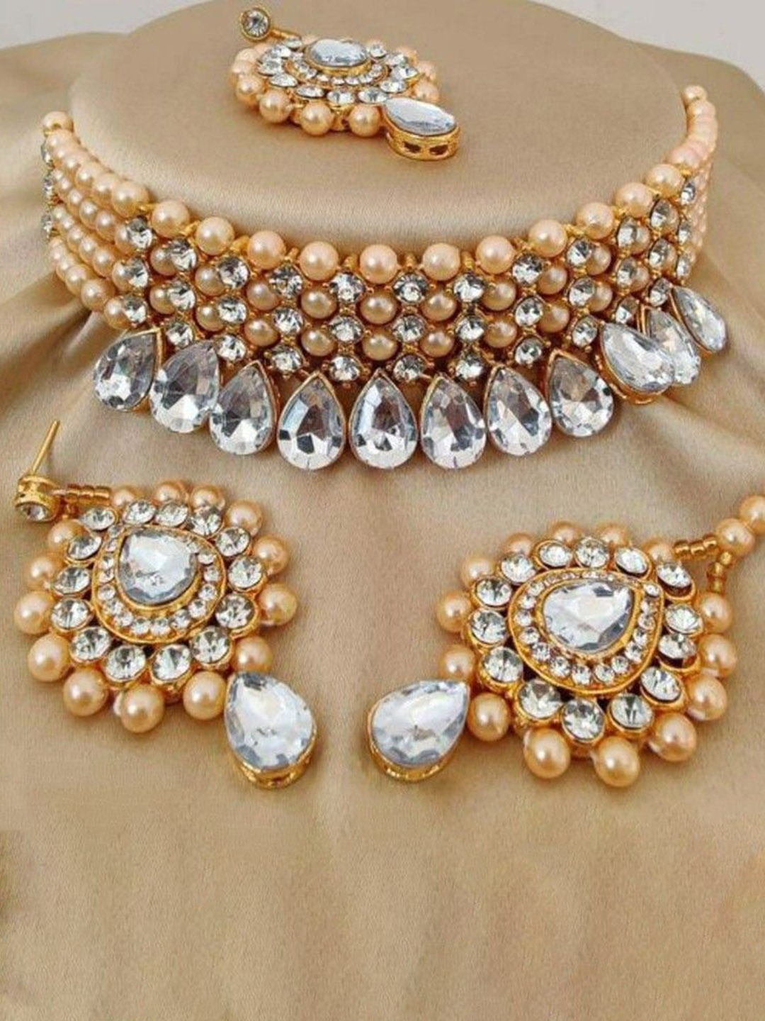 

Gyaan Jewels Gold plated Artificial Stones and Beads Studded & Beaded Jewellery Set
