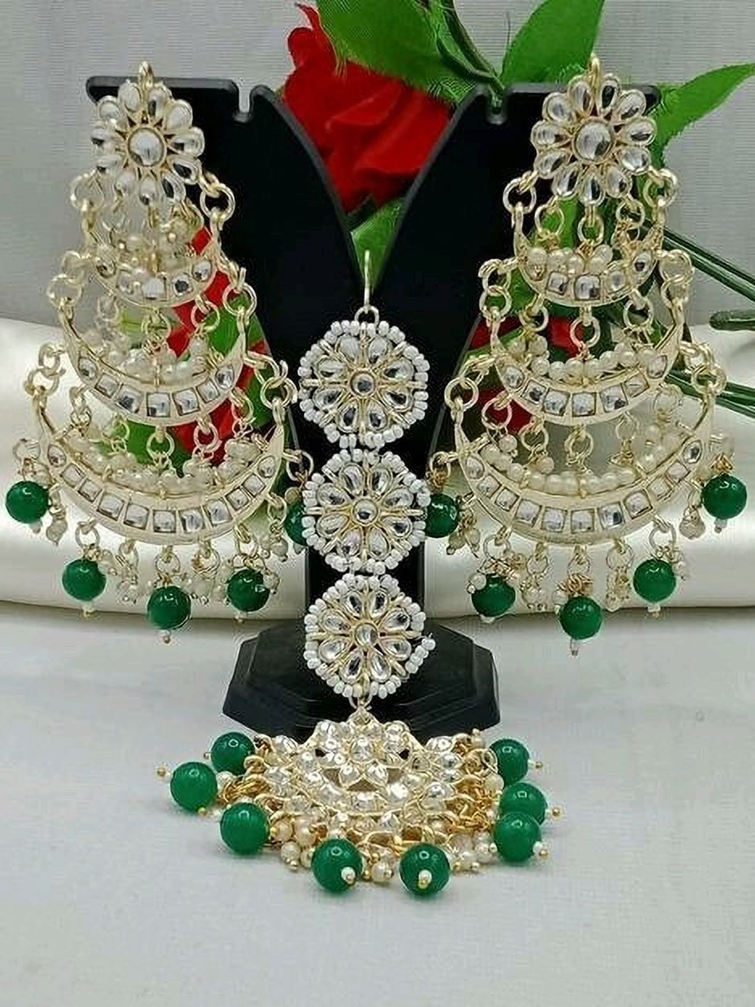

Gyaan Jewels Gold-Plated Kundan Studded Maang Tika and Earrings
