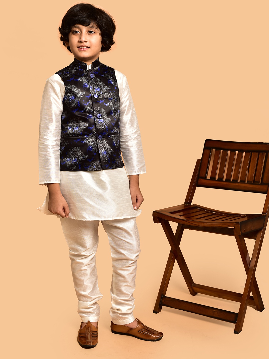 

PRINTINDIA Boys Band Collar Straight Kurta with Trouser & Nehru Jacket, White