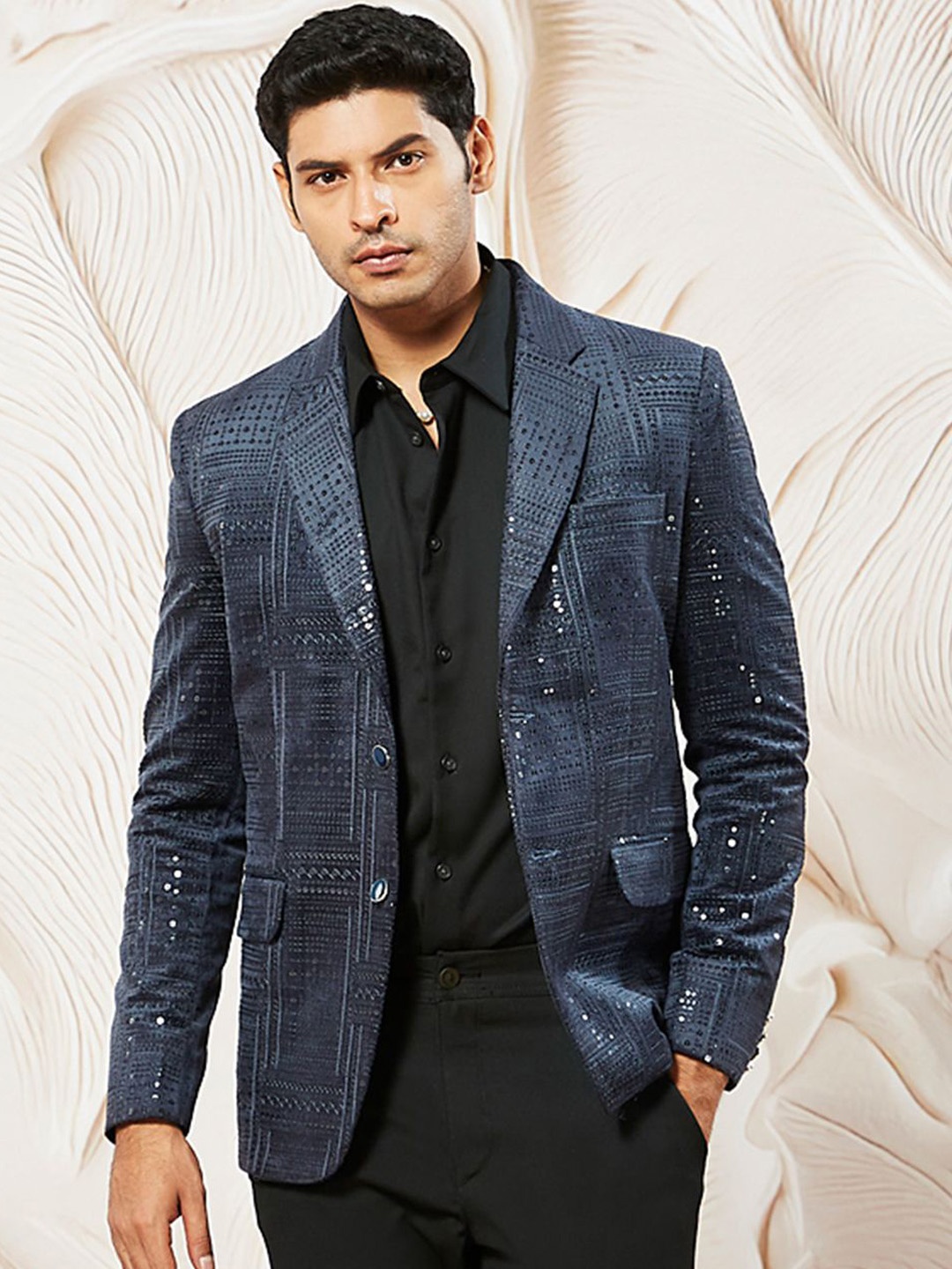 

VASTRAMAY Sequinned Embroidered Velvet Slim-Fit Party Blazer, Navy blue