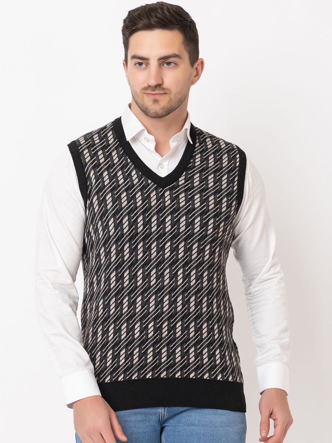 

BeriBlu Men Self Design V-Neck Sleeveless Sweater Vest, Black