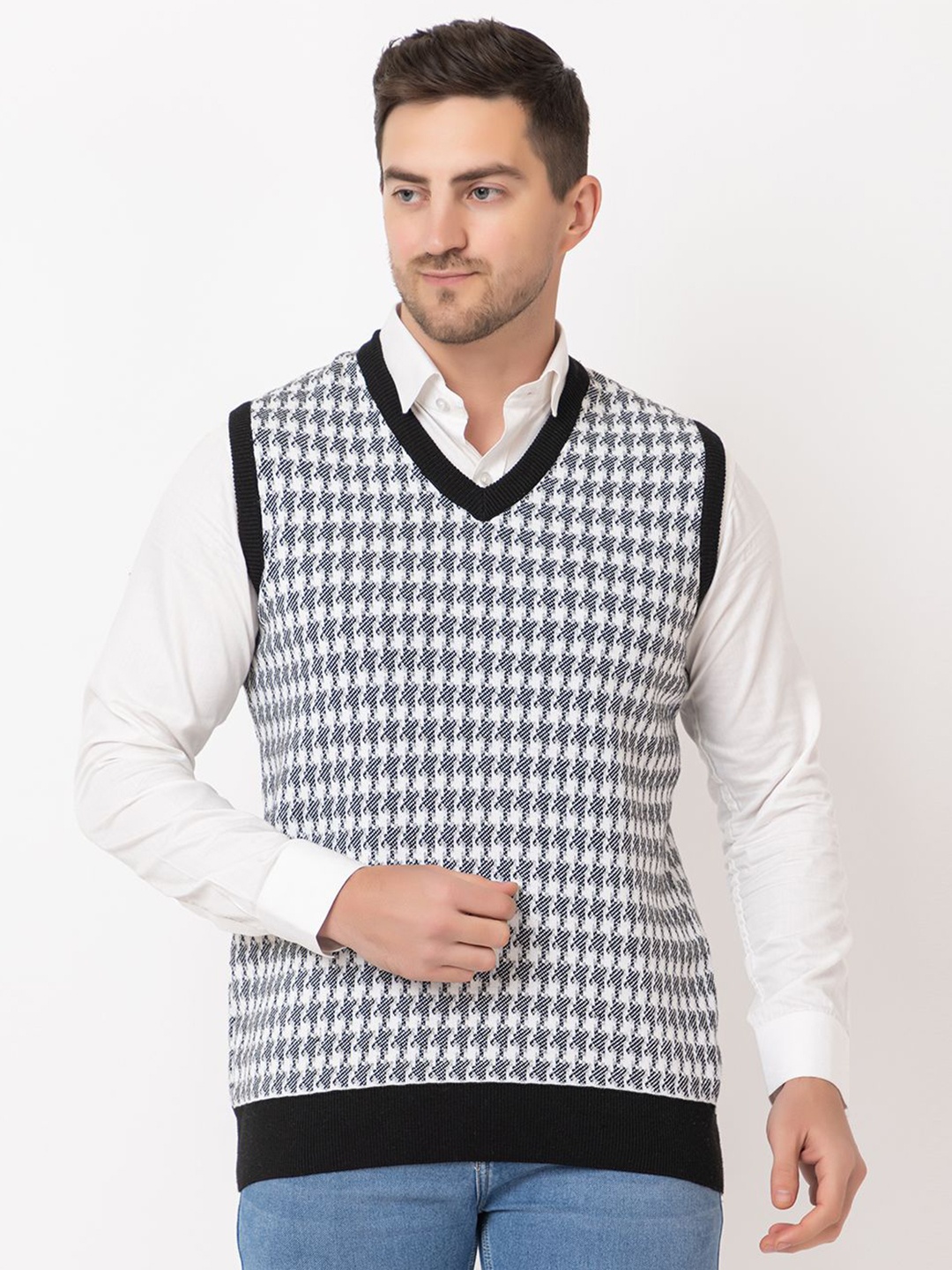 

BeriBlu Men V-Neck Sleeveless Sweater Vest, Black