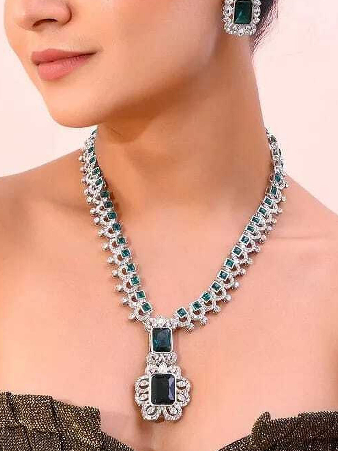 

Gyaan Jewels Stones-Studded Jewellery Set, Silver