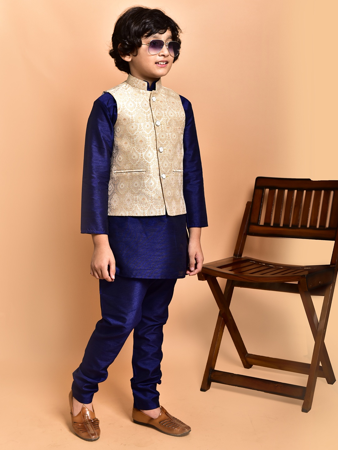 

PRINTINDIA Boys Mandarin Collar Straight Kurta With Pyjamas & Nehru Jacket, Navy blue