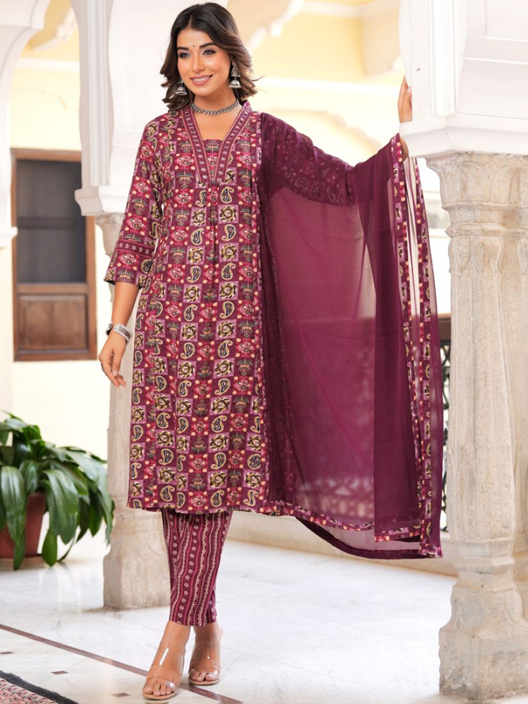 

KALINI Women Floral Printed Regular Kurta With Trousers & With Dupatta, Maroon