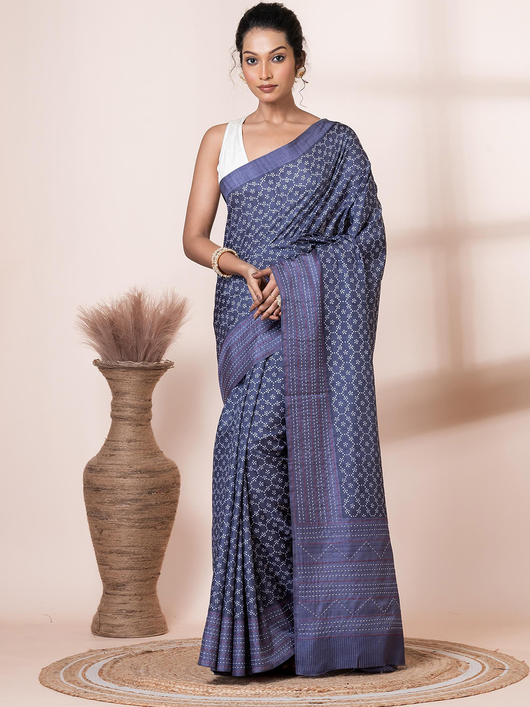 

VIBHAVARI Ethnic Motifs Printed Saree, Blue