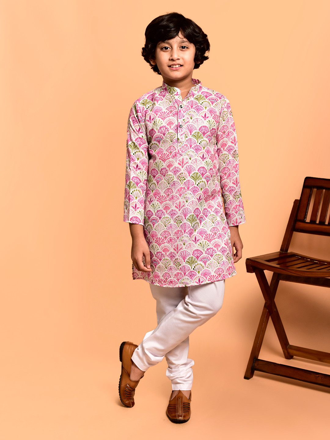 

PRINTINDIA Boys Mandarin Collar Ethnic Motifs Printed Straight Kurta with Trouser, Pink