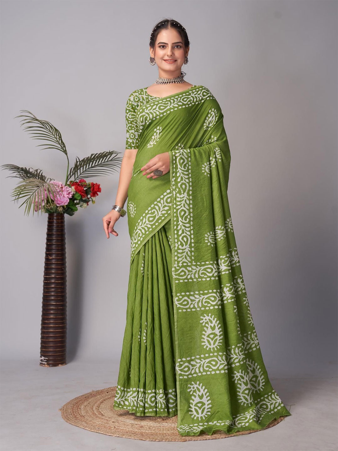 

Kalista Floral Chanderi Saree, Green