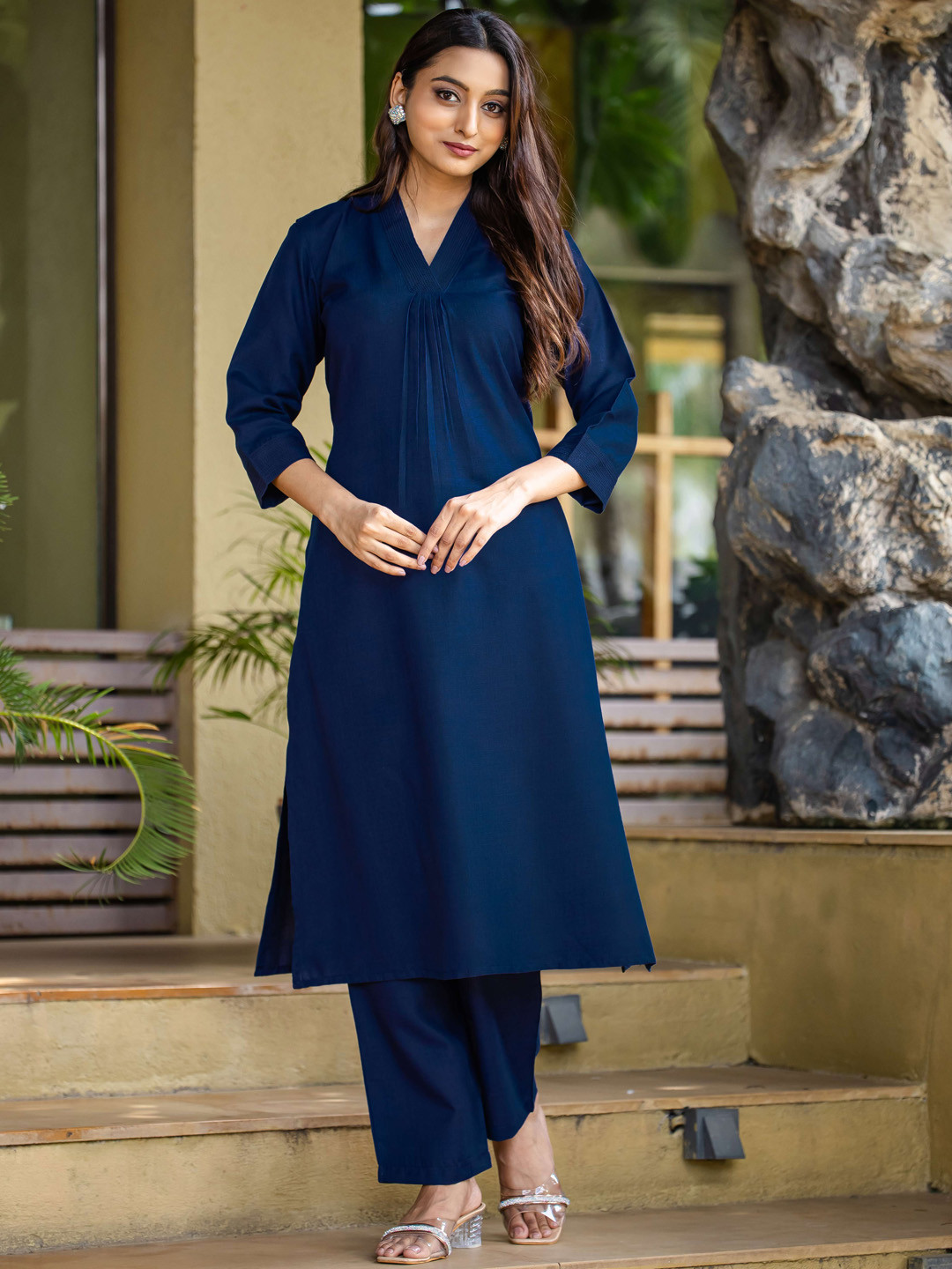

VORHIZA V-Neck Straight Kurta With Trouser, Blue