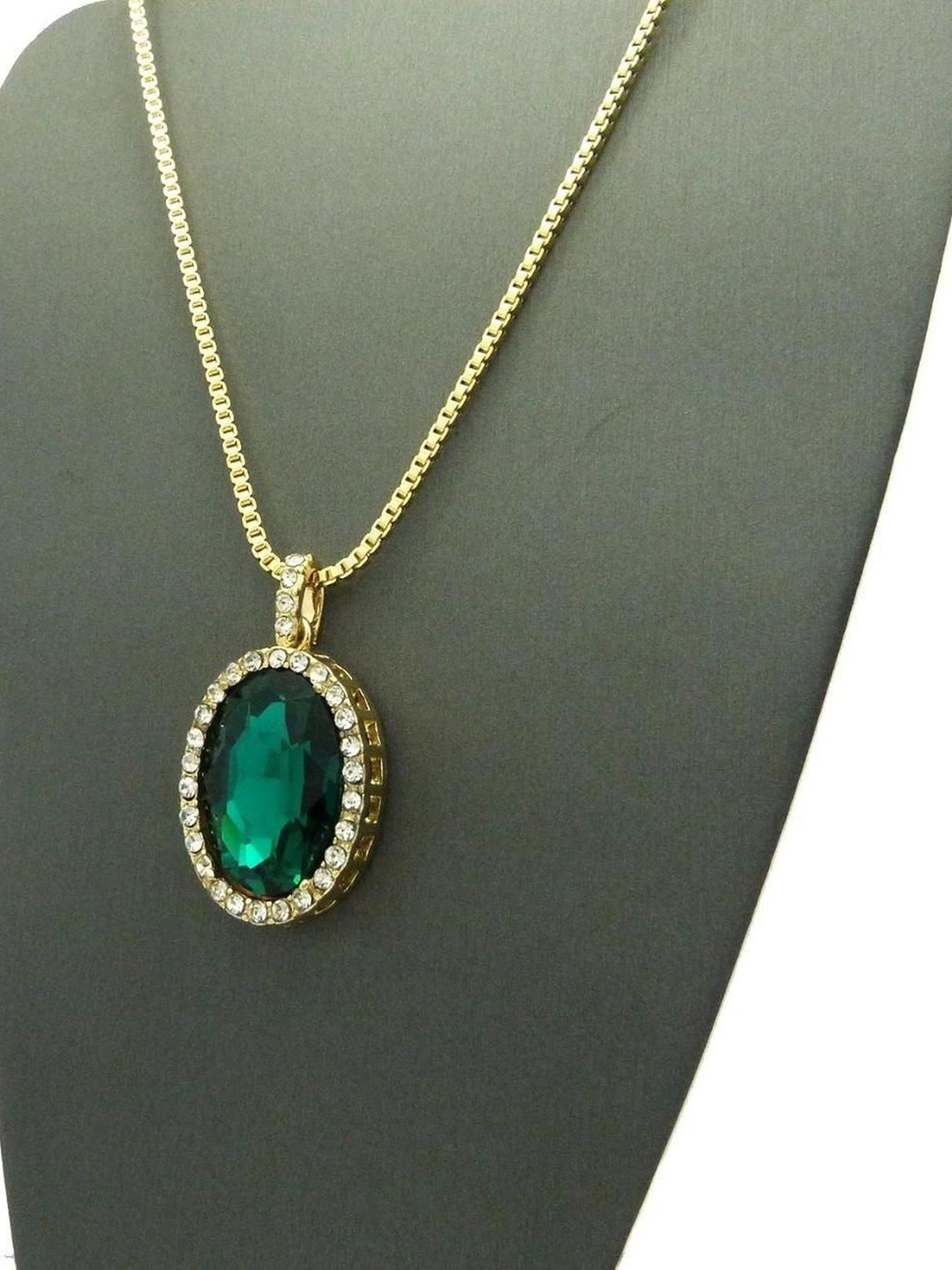 

Gyaan Jewels Stone Studded Oval-Shaped Pendant With Chain, Gold