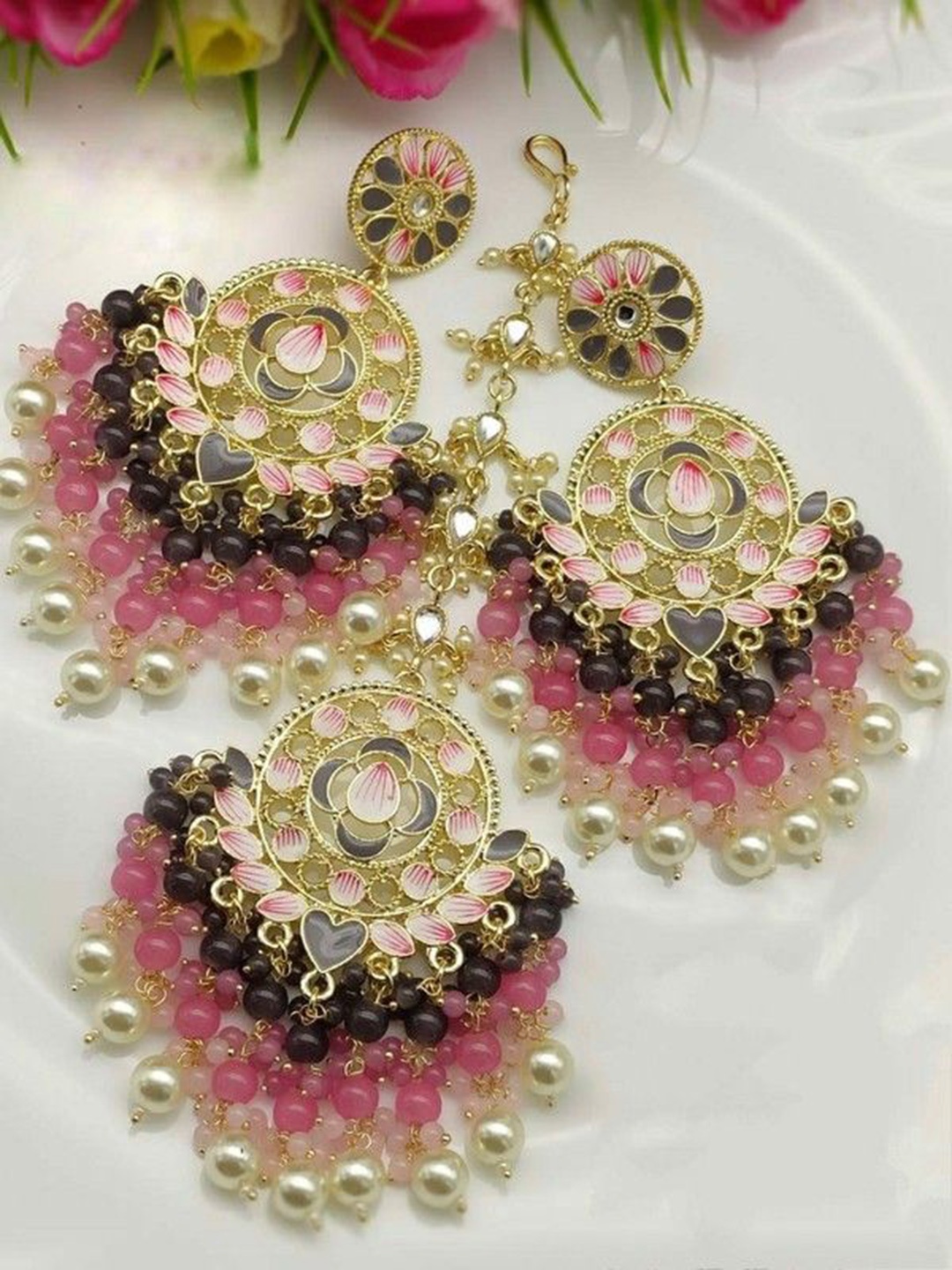 

Gyaan Jewels Stone Studded & Beaded Maang Tika and Earrings, Gold