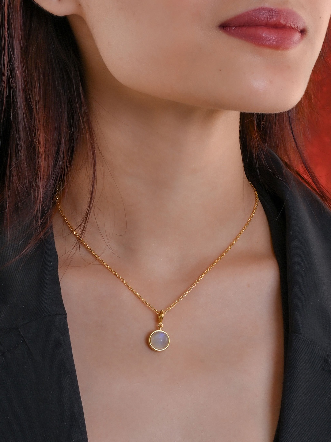 

TOTAPARI Moonstone Gold-Plated Circular Pendant With Chain