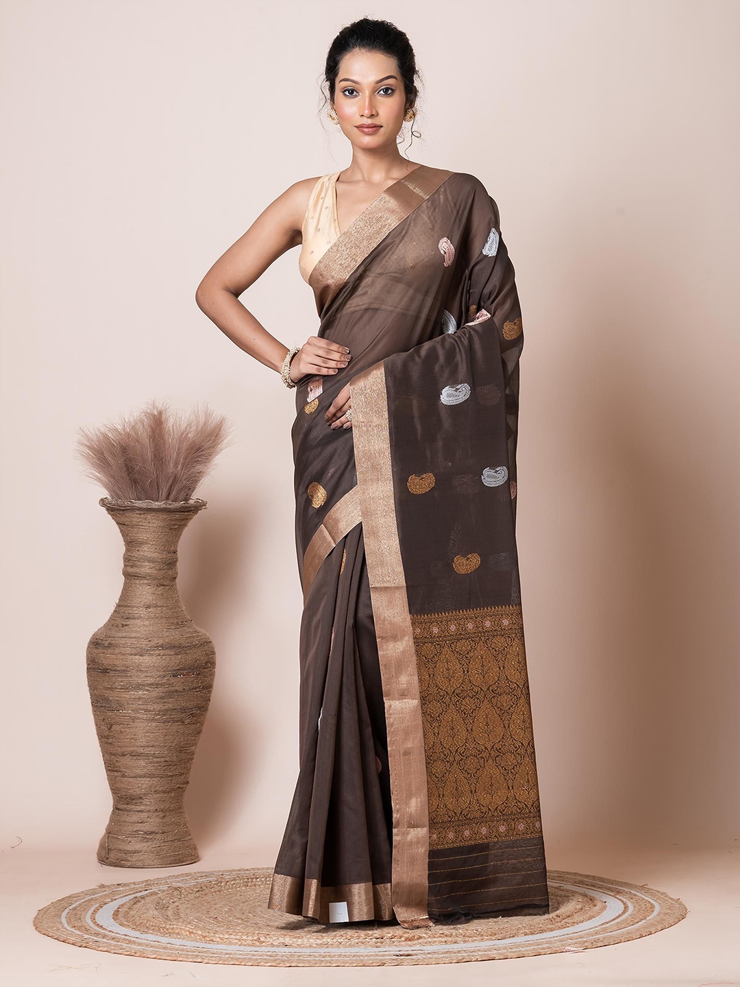 

VIBHAVARI Woven Design Paisley Zari Saree, Coffee brown