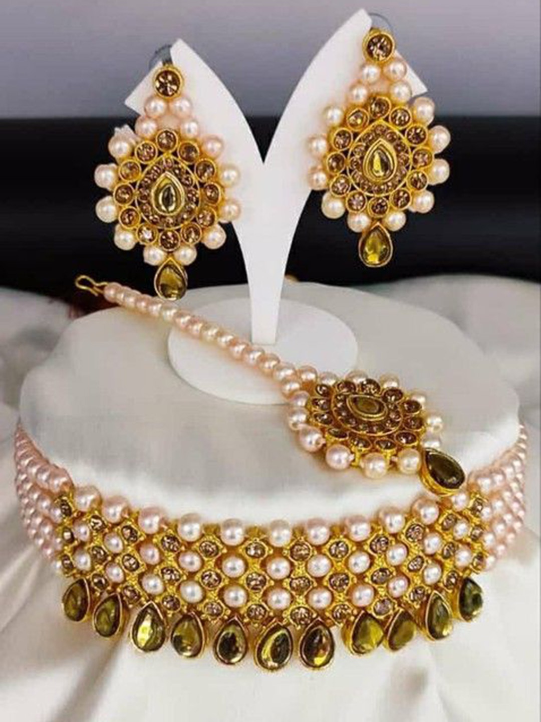 

Gyaan Jewels Gold-Plated Stone-Studded Jewellery Set