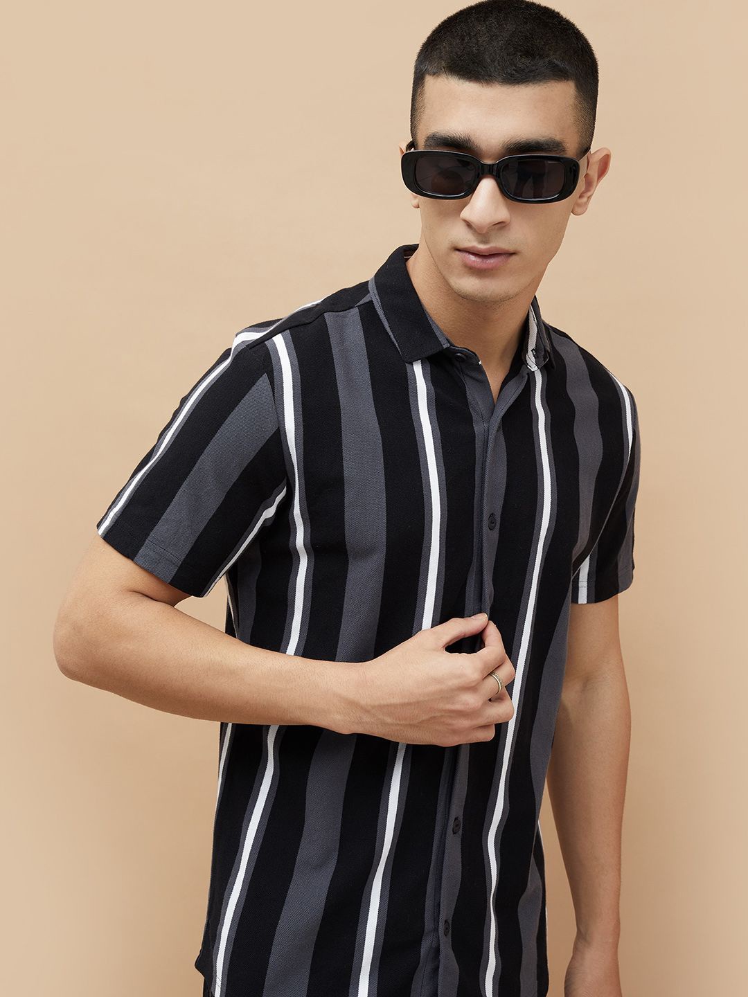 

Bossini Men Spread Collar Vertical Striped Cotton Casual Shirt, Black