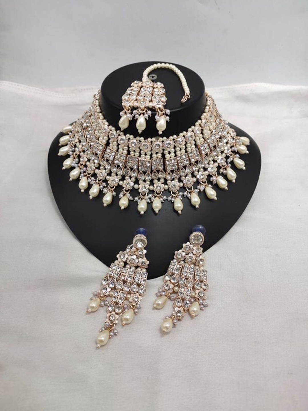 

Gyaan Jewels Gold Plated Stone Studded & Beaded Jewellery Set