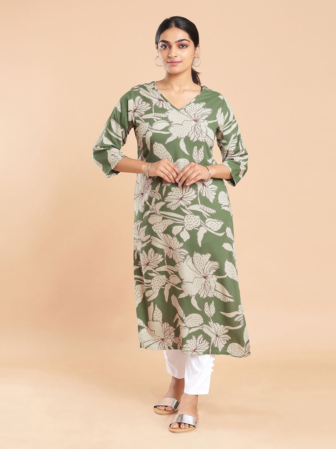 

Kalyan Silks Women Floral Printed V-Neck Kurta, Olive