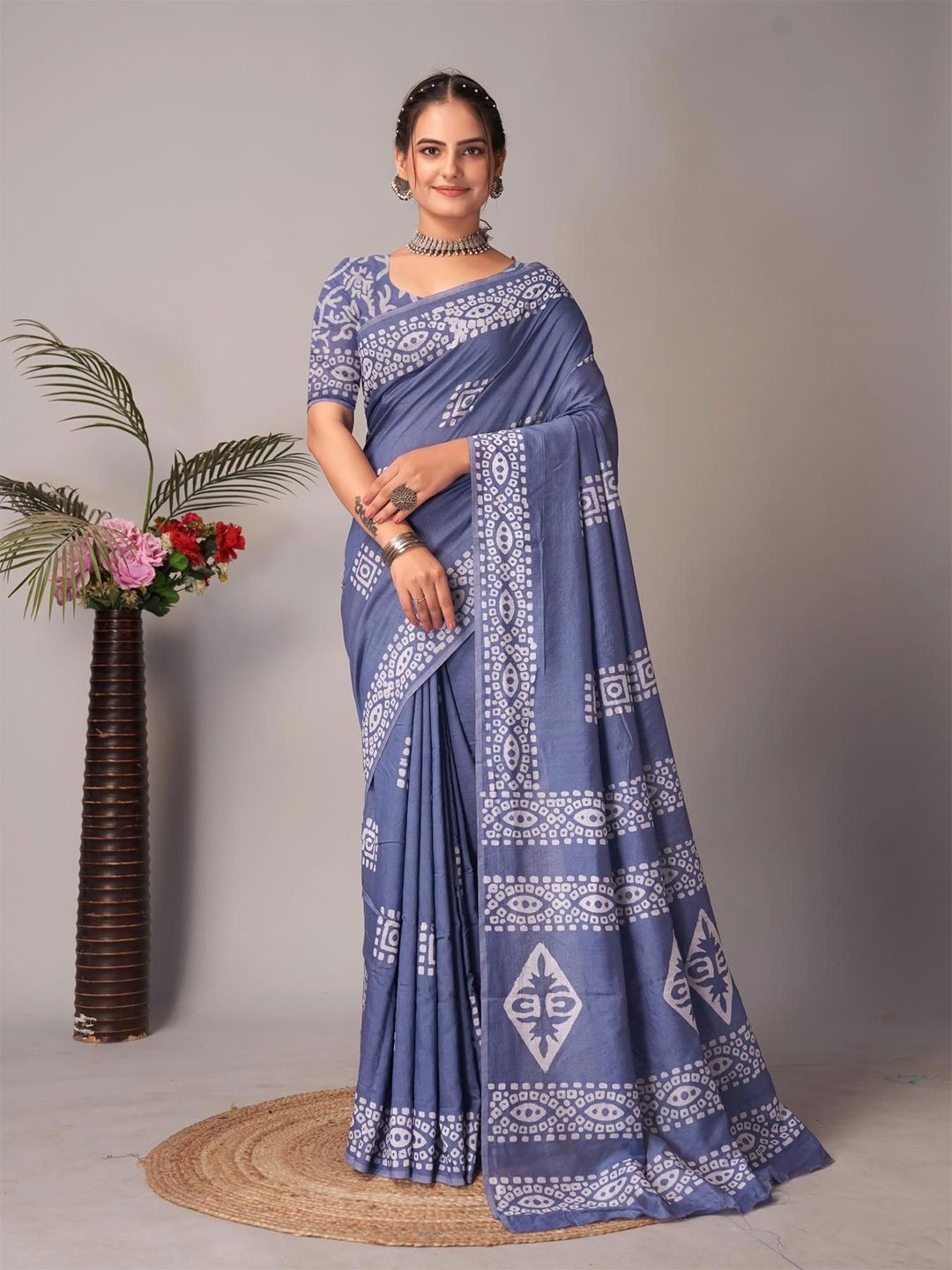 

Kalista Batik Printed Saree, Grey