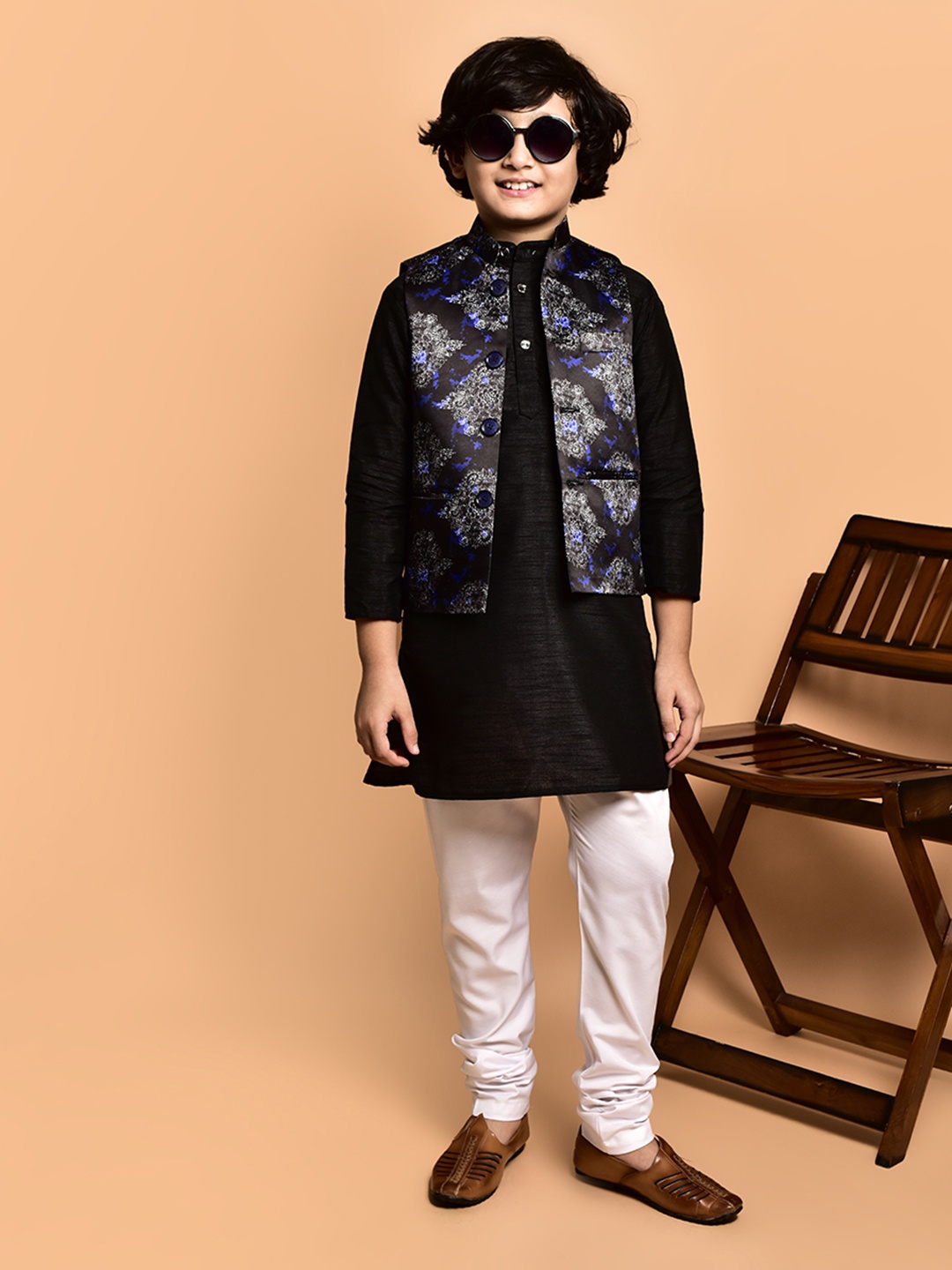

PRINTINDIA Boys Mandarin Collar Straight Kurta With Pyjamas & Nehru Jacket, Black