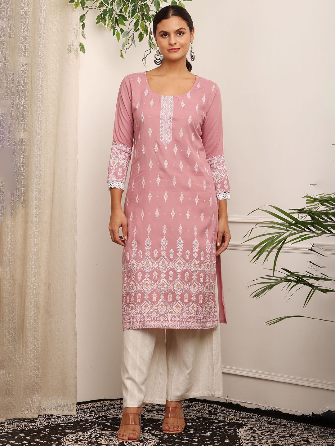 

Bhuja Ethnic Motifs Printed Regular Straight Kurta, Pink