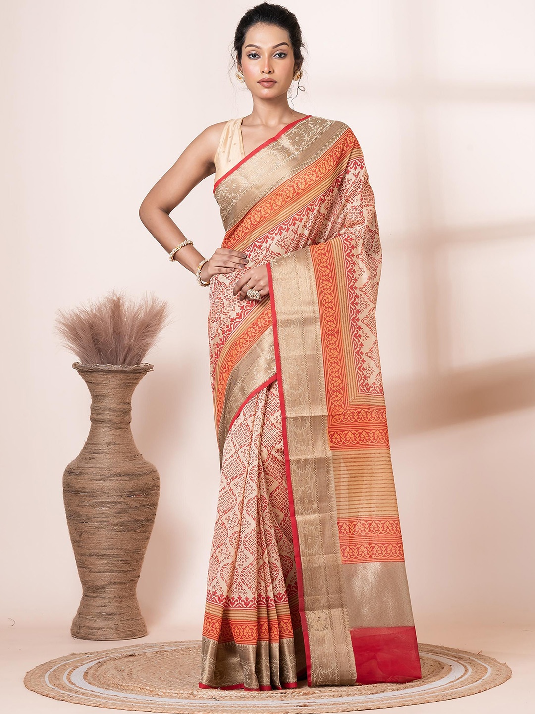 

VIBHAVARI Floral Zari Saree, Beige